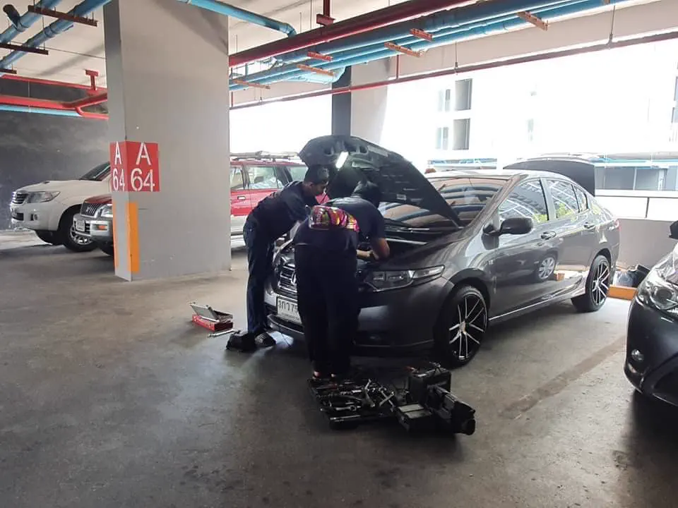 ช่าง NSD Garage ซ่อมรถ Honda City ถึงที่ในลานจอดรถอาคาร